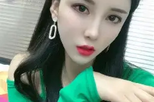 曝二字功夫巨星老婆出轨自家里偷情被老公抓奸成龙吴京被猜测